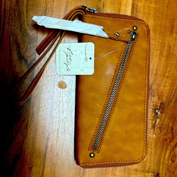 Free People Handbags - FREE PEOPLE VEGAN WALLET